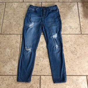 Destroyed jeans